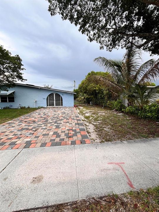 1310 PBL Front of the house