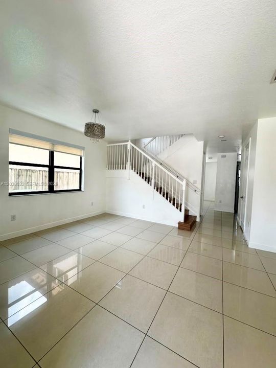 En Renta: $5,200 (4 camas, 3 baños, 2674 Pies cuadrados)
