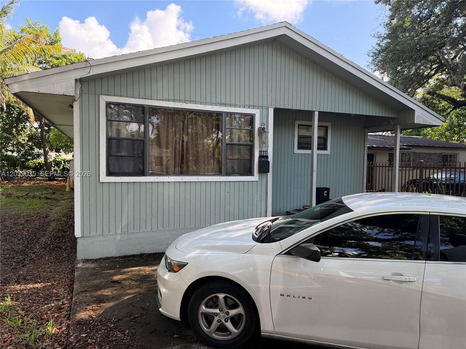 For Sale: $415,000 (3 beds, 2 baths, 1014 Square Feet)
