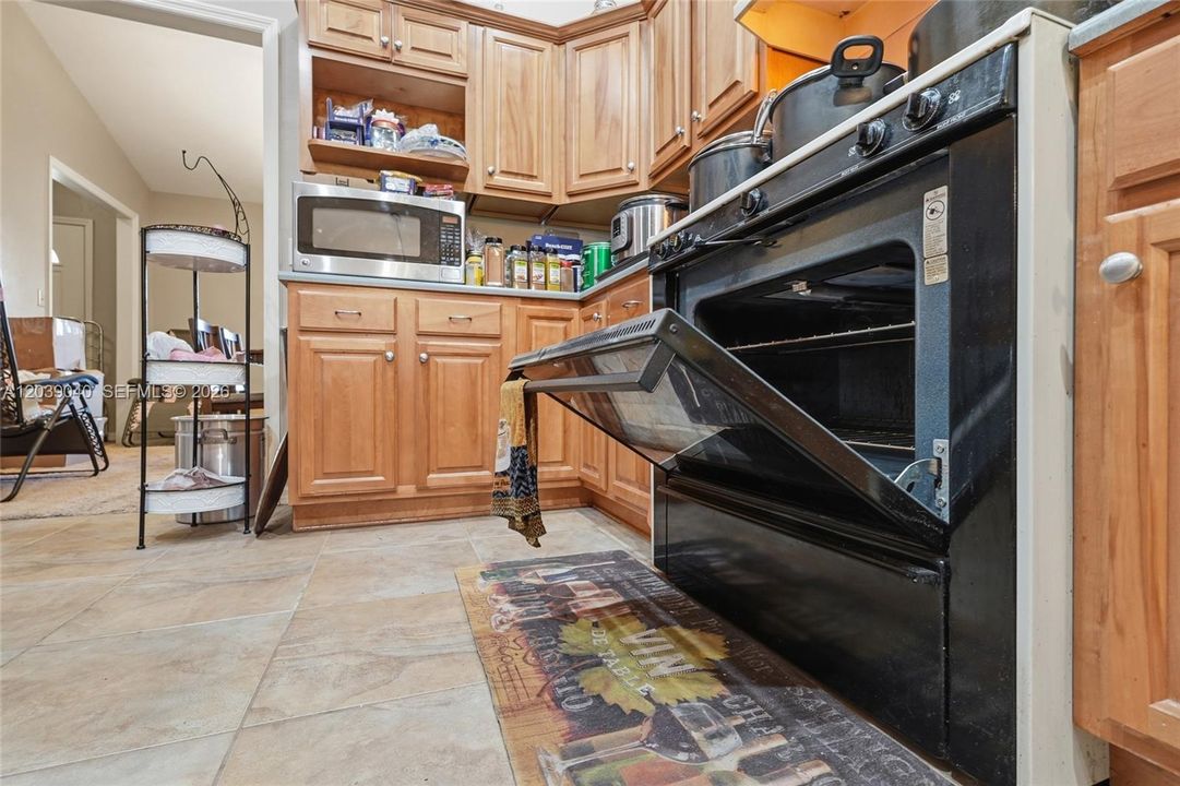 For Sale: $1,300,000 (4 beds, 2 baths, 2178 Square Feet)