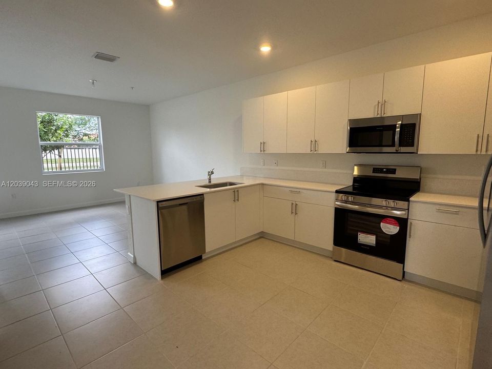 For Rent: $4,200 (4 beds, 2 baths, 1787 Square Feet)