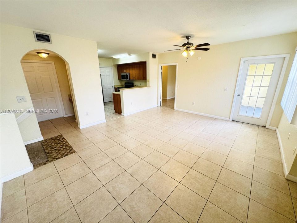 For Sale: $243,000 (2 beds, 2 baths, 1162 Square Feet)