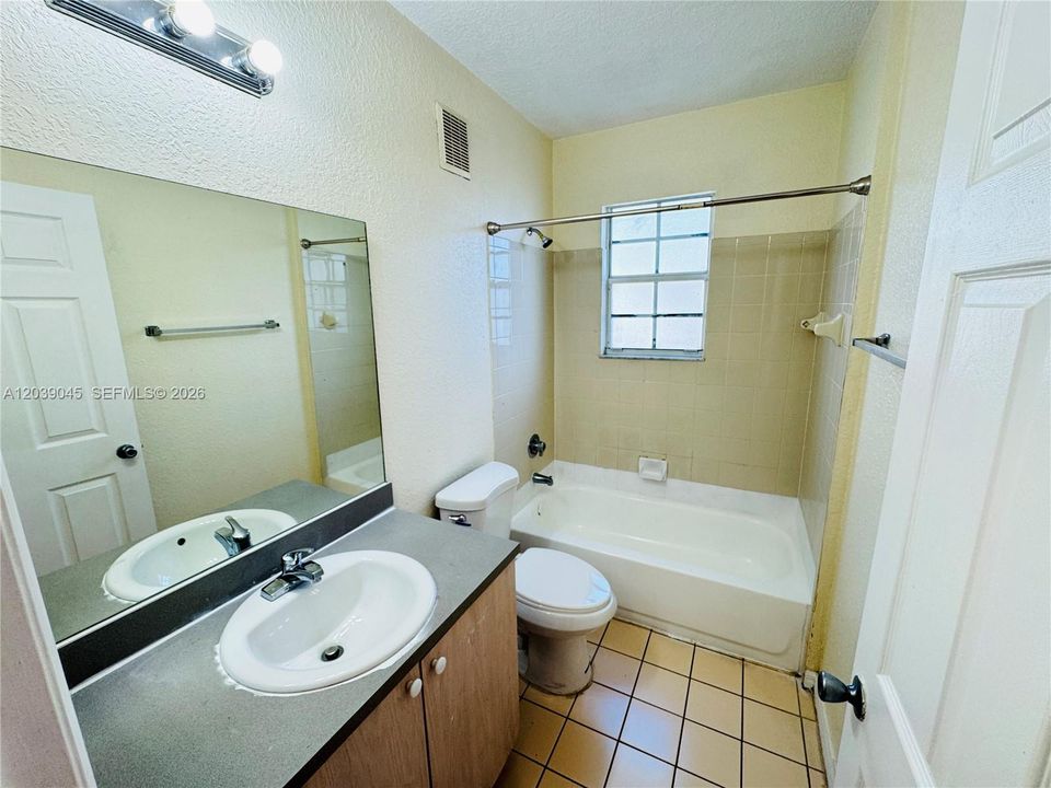 For Sale: $243,000 (2 beds, 2 baths, 1162 Square Feet)