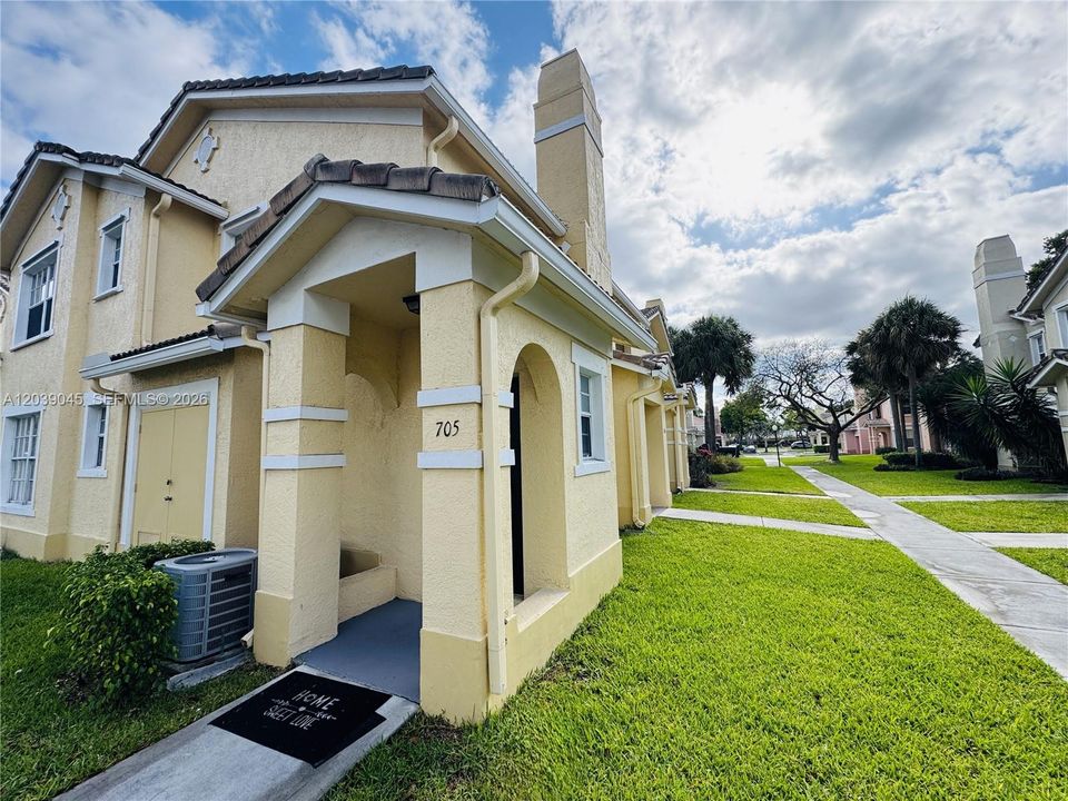 For Sale: $243,000 (2 beds, 2 baths, 1162 Square Feet)