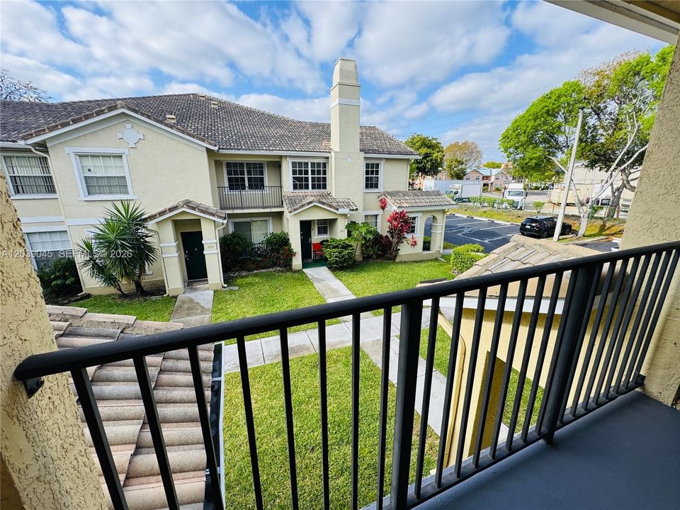 For Sale: $243,000 (2 beds, 2 baths, 1162 Square Feet)