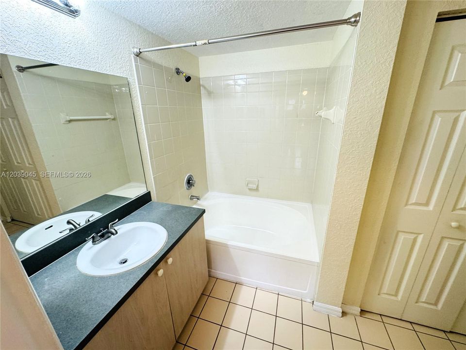 For Sale: $243,000 (2 beds, 2 baths, 1162 Square Feet)