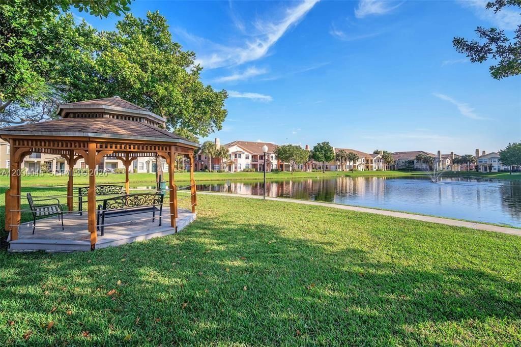 For Sale: $243,000 (2 beds, 2 baths, 1162 Square Feet)