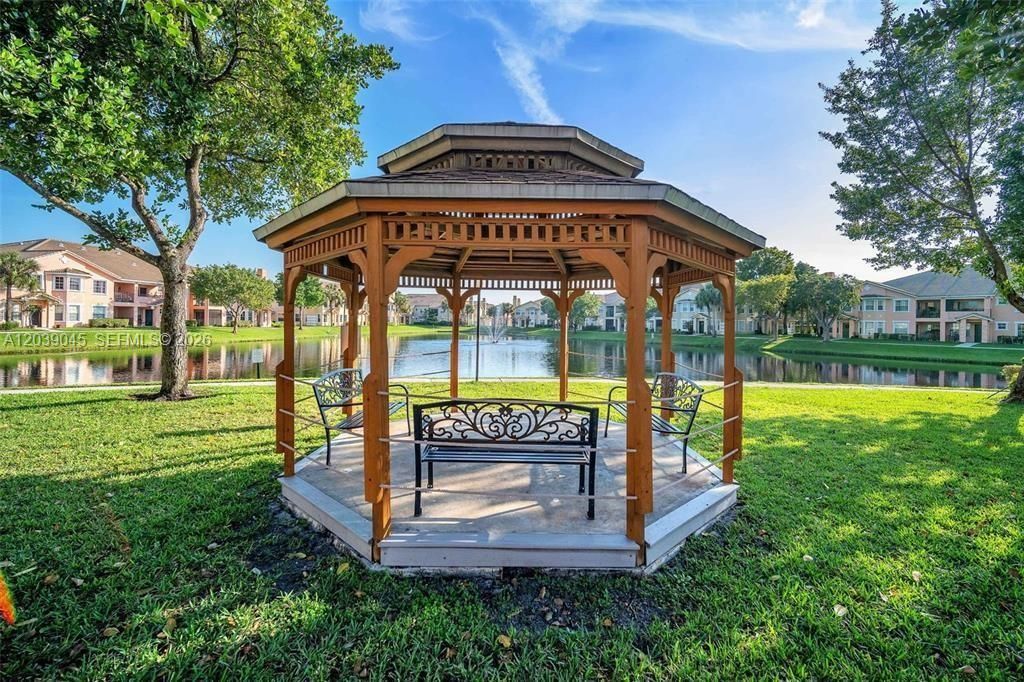 For Sale: $243,000 (2 beds, 2 baths, 1162 Square Feet)