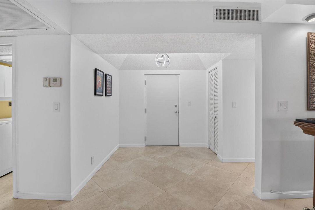Foyer / Entry