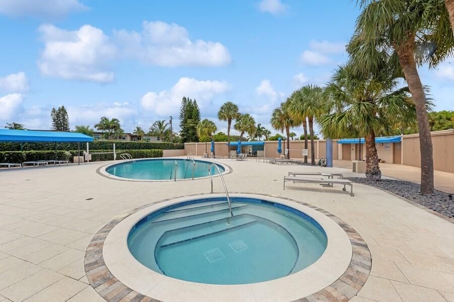 Mayfair Hot Tub
