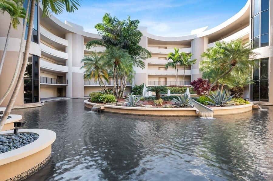 Mayfair Water Feature