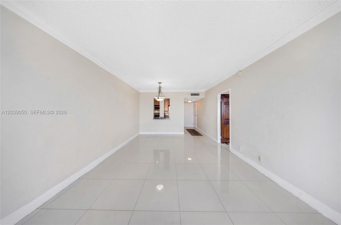 For Rent: $1,850 (1 beds, 1 baths, 720 Square Feet)