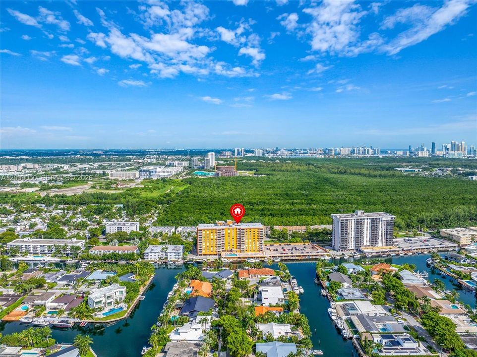 For Rent: $1,850 (1 beds, 1 baths, 720 Square Feet)