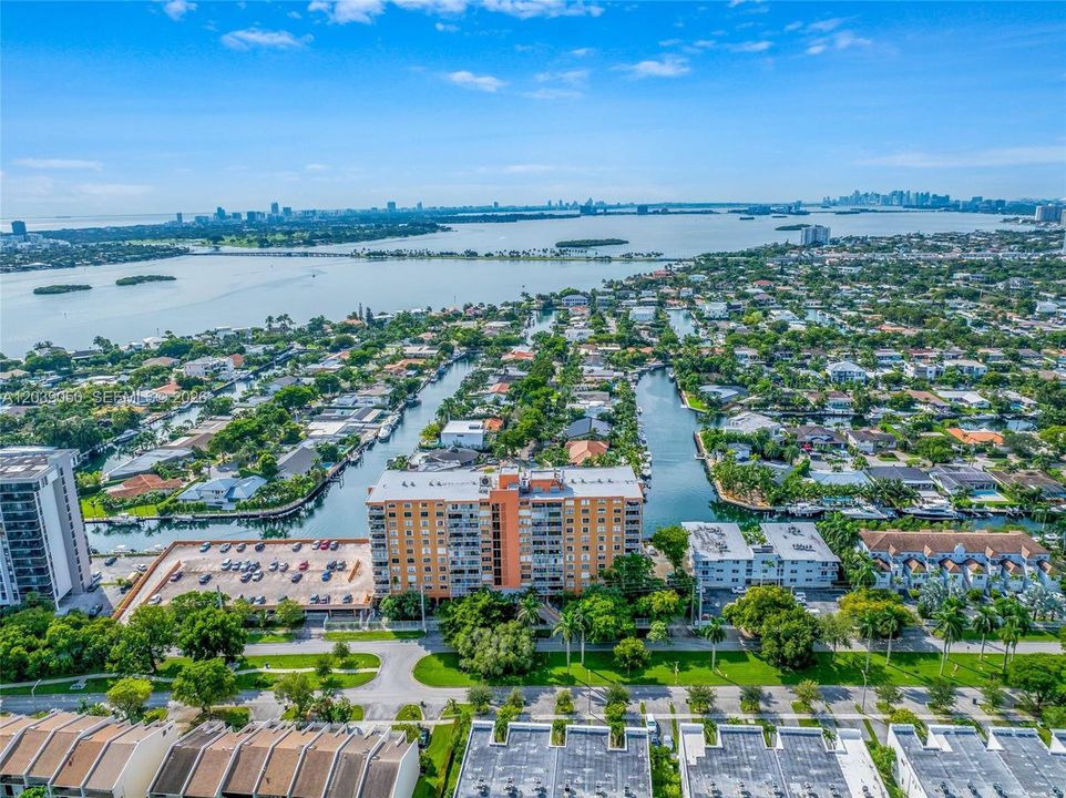 For Rent: $1,850 (1 beds, 1 baths, 720 Square Feet)