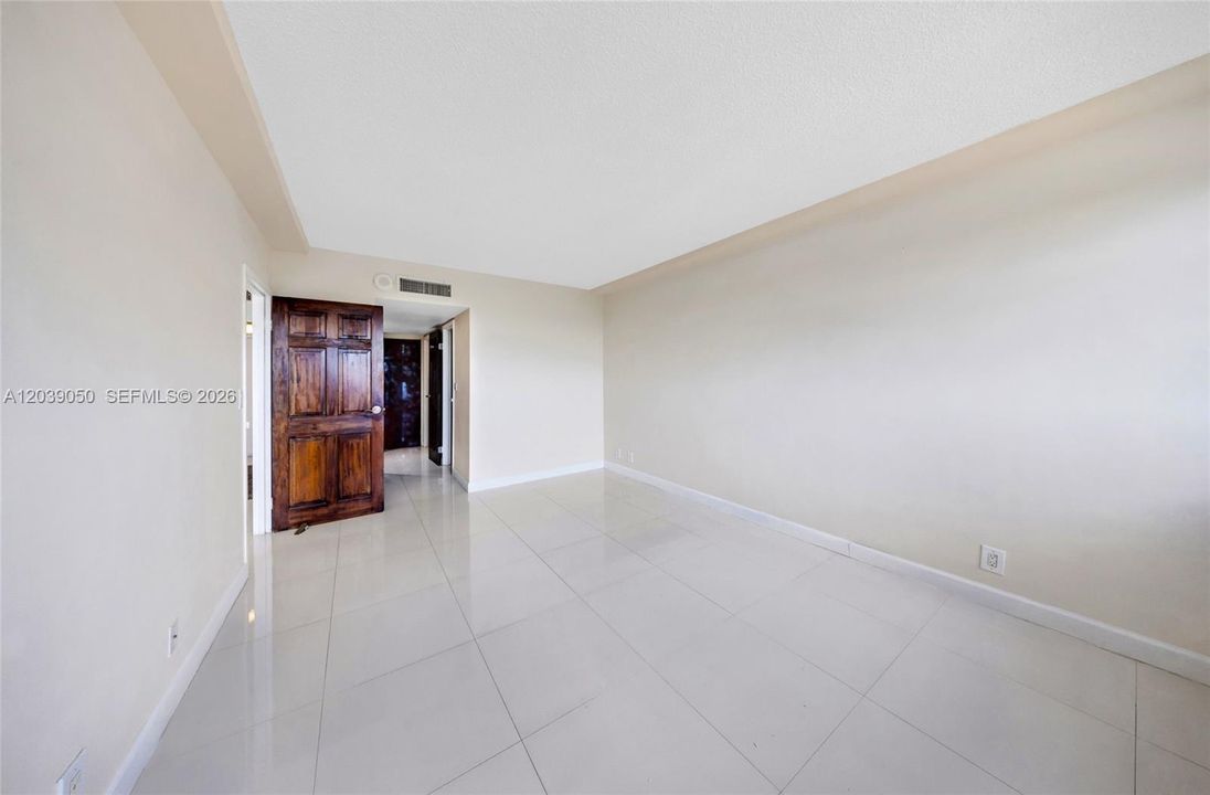 For Rent: $1,850 (1 beds, 1 baths, 720 Square Feet)