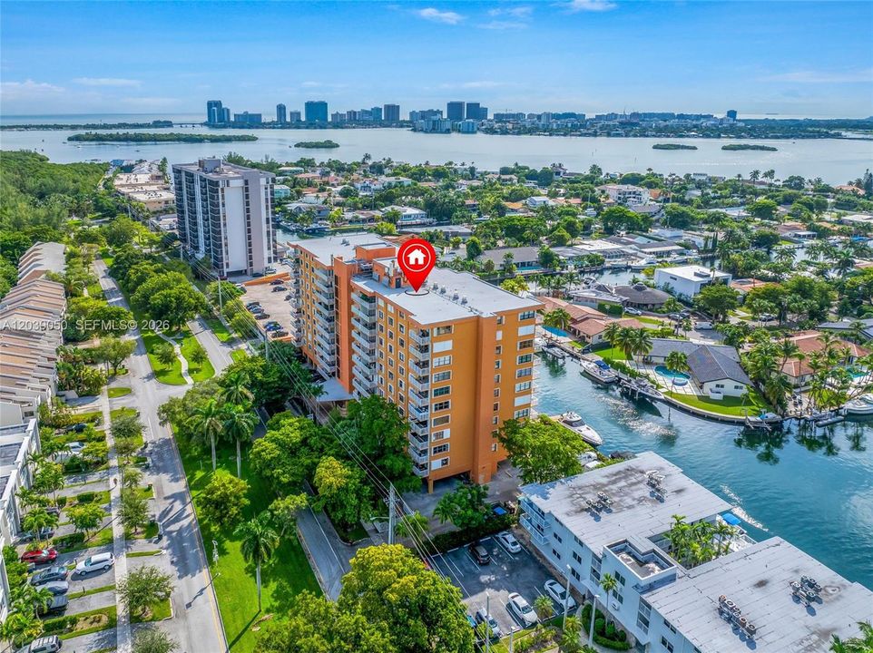 For Rent: $1,850 (1 beds, 1 baths, 720 Square Feet)