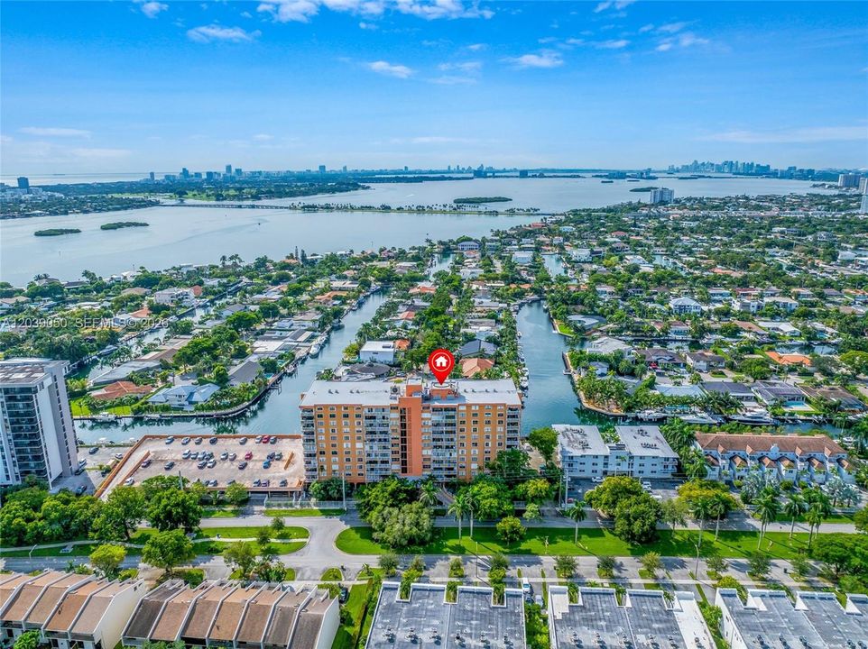 For Rent: $1,850 (1 beds, 1 baths, 720 Square Feet)
