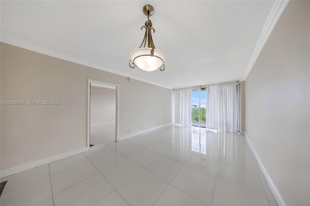 For Rent: $1,850 (1 beds, 1 baths, 720 Square Feet)