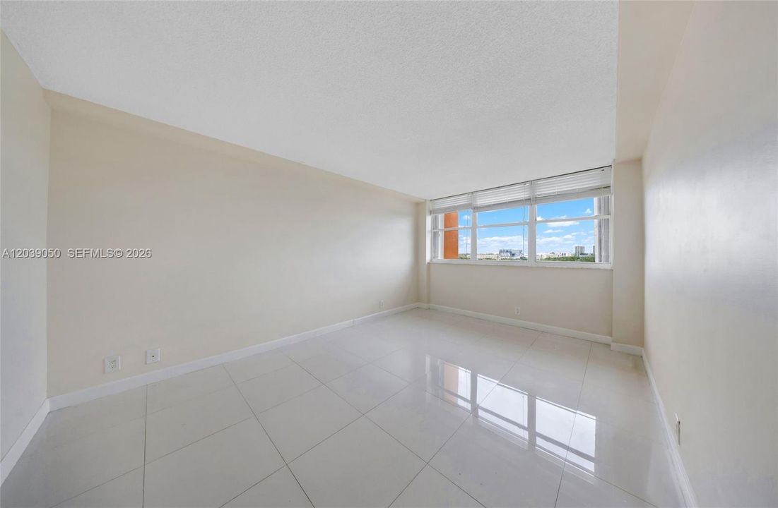 For Rent: $1,850 (1 beds, 1 baths, 720 Square Feet)
