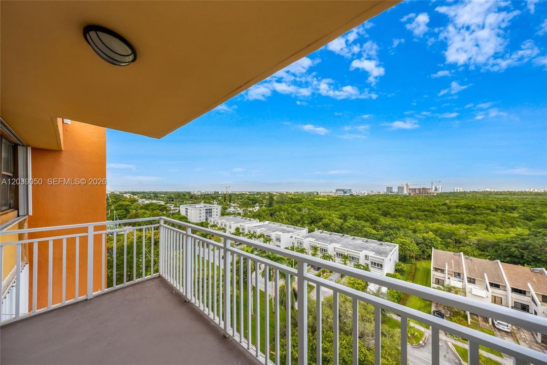For Rent: $1,850 (1 beds, 1 baths, 720 Square Feet)