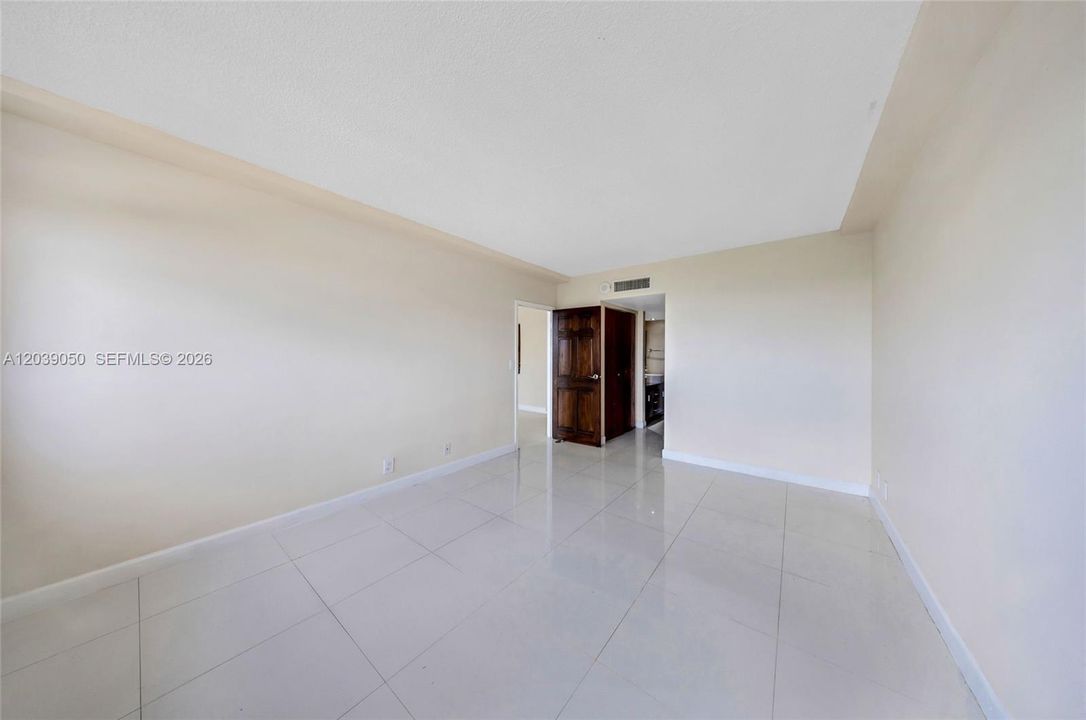 For Rent: $1,850 (1 beds, 1 baths, 720 Square Feet)