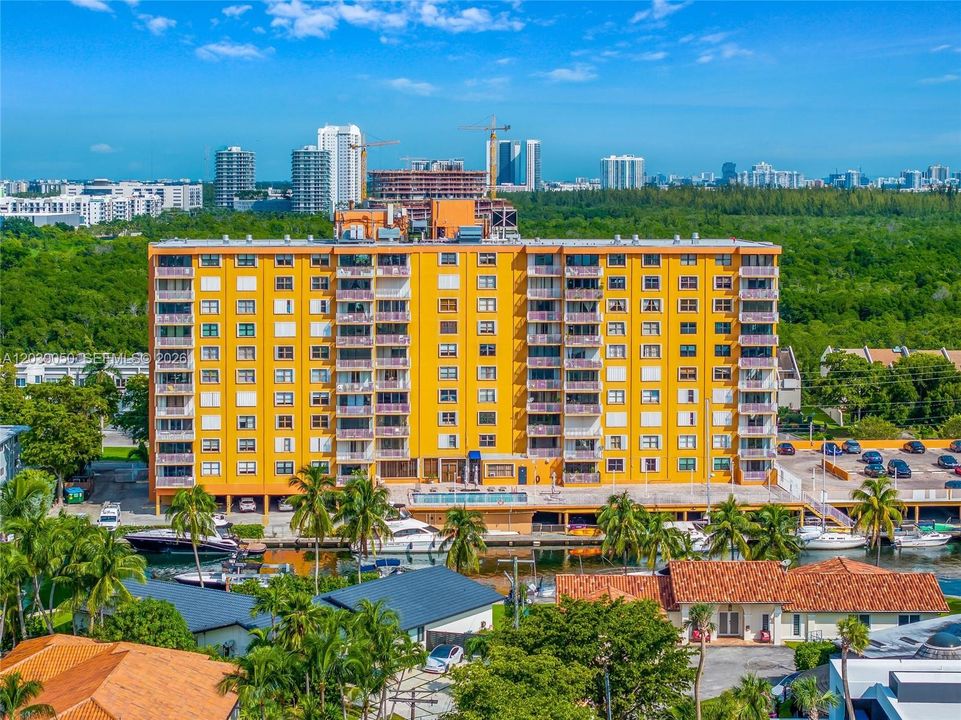 For Rent: $1,850 (1 beds, 1 baths, 720 Square Feet)