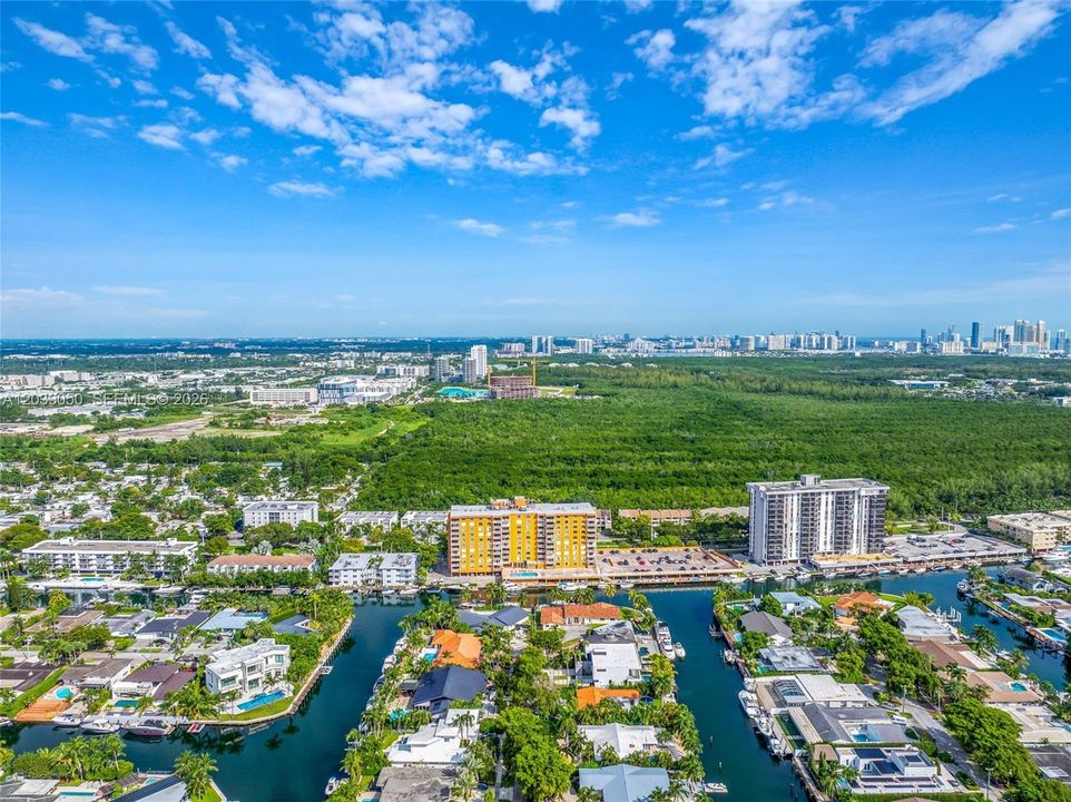 For Rent: $1,850 (1 beds, 1 baths, 720 Square Feet)