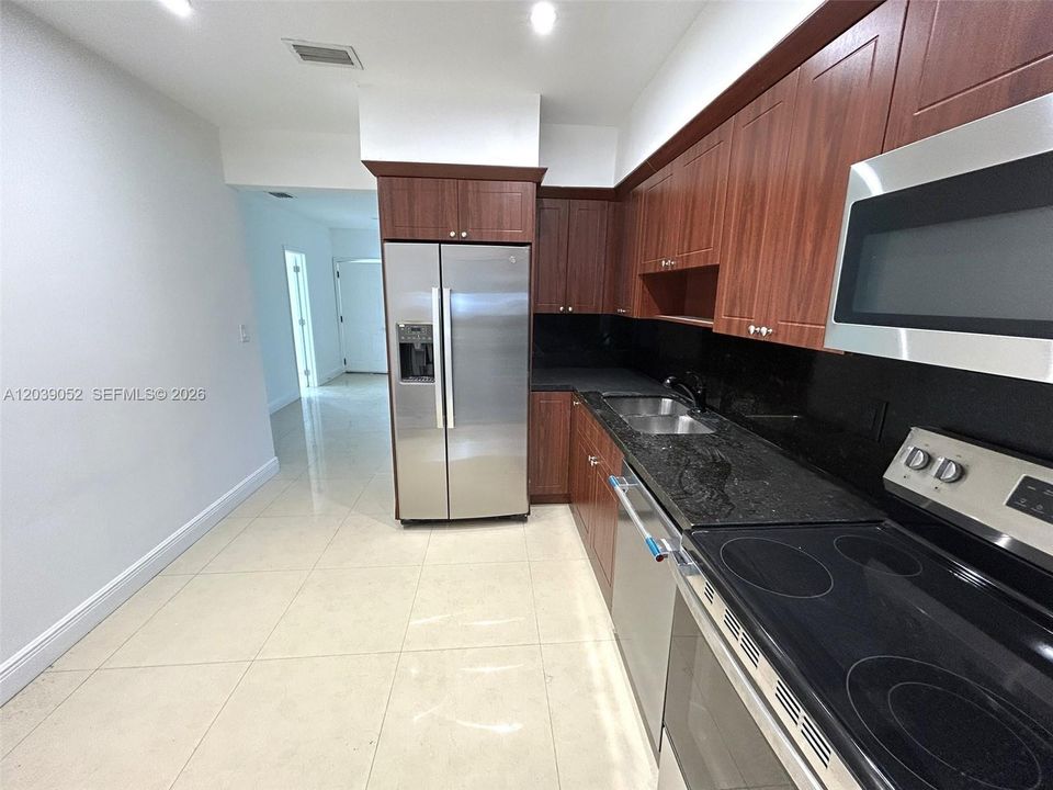 В аренду: $2,500 (2 спален, 1 ванн, 800 Квадратных фут)