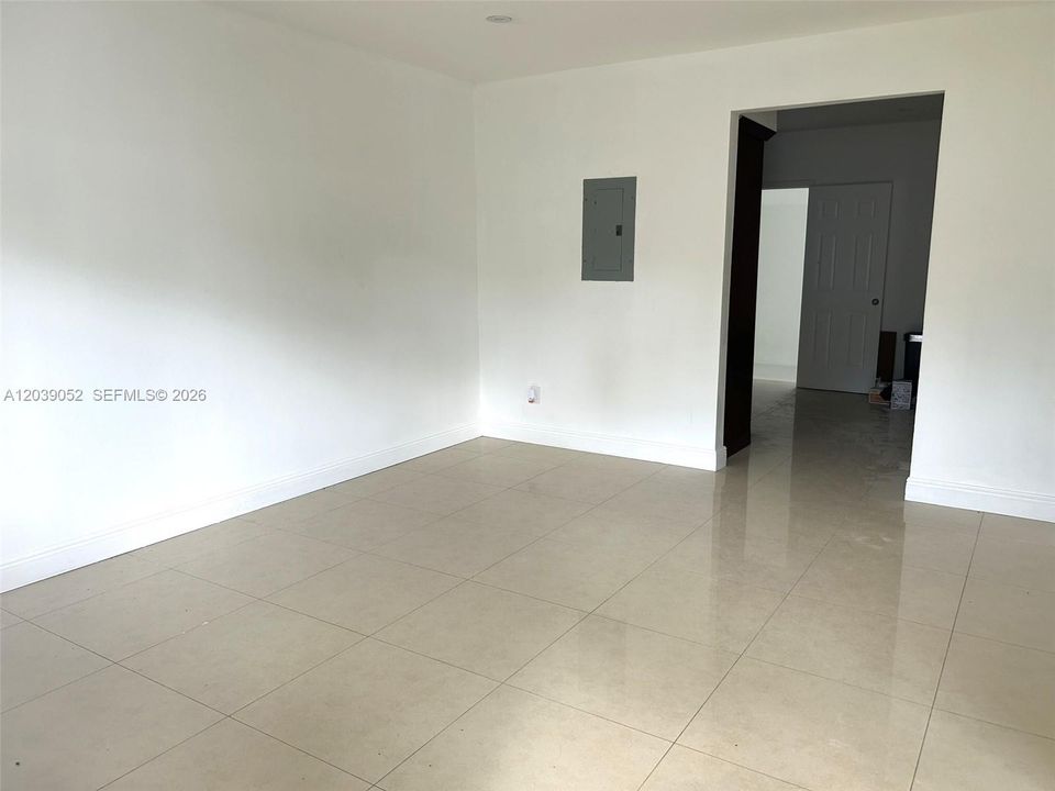 В аренду: $2,500 (2 спален, 1 ванн, 800 Квадратных фут)