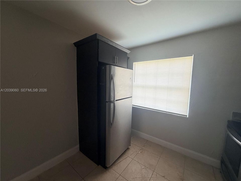 В аренду: $2,600 (3 спален, 1 ванн, 838 Квадратных фут)