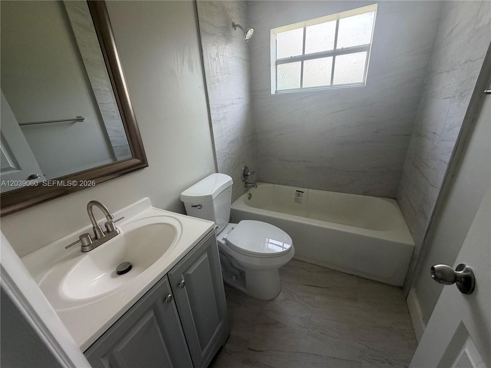 В аренду: $2,600 (3 спален, 1 ванн, 838 Квадратных фут)