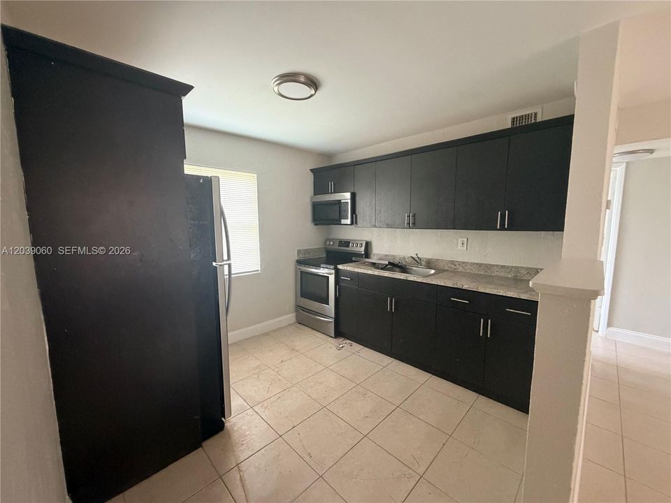В аренду: $2,600 (3 спален, 1 ванн, 838 Квадратных фут)