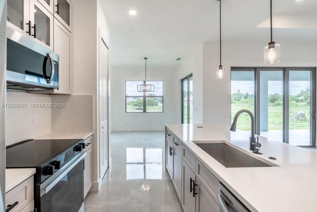 For Sale: $418,760 (3 beds, 3 baths, 1805 Square Feet)