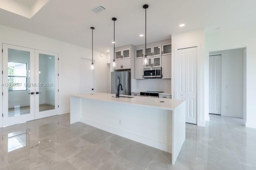 For Sale: $418,760 (3 beds, 3 baths, 1805 Square Feet)