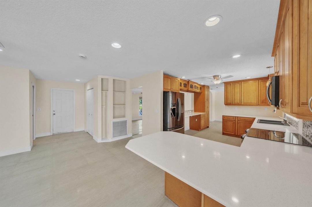 10 Kitchen (01)