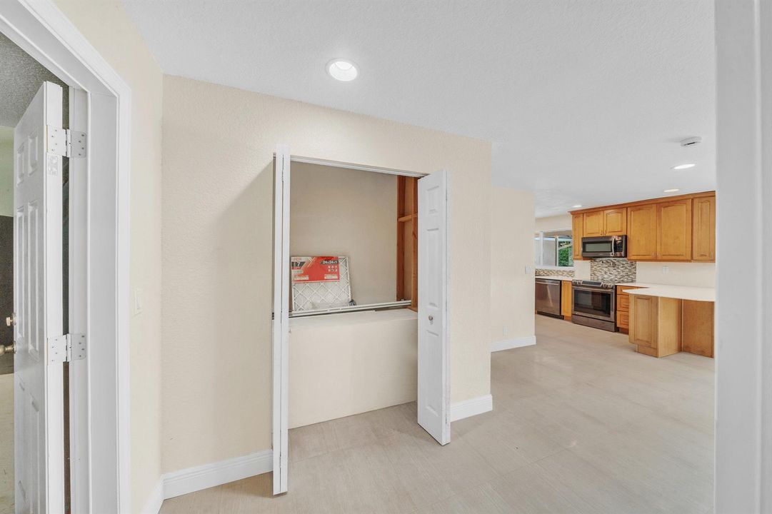 16 Foyer