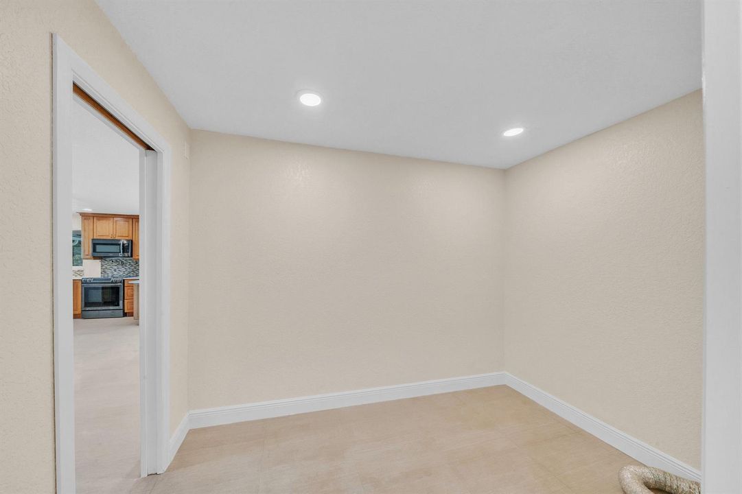 15 laundry Room