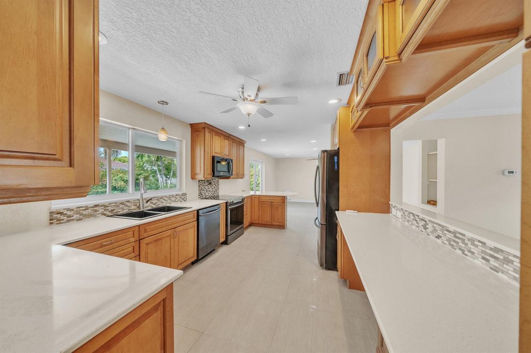 6 Kitchen (2)