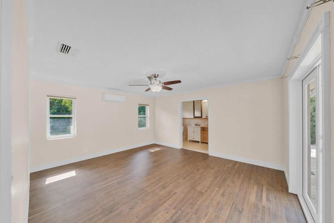 21 Primary Bedroom