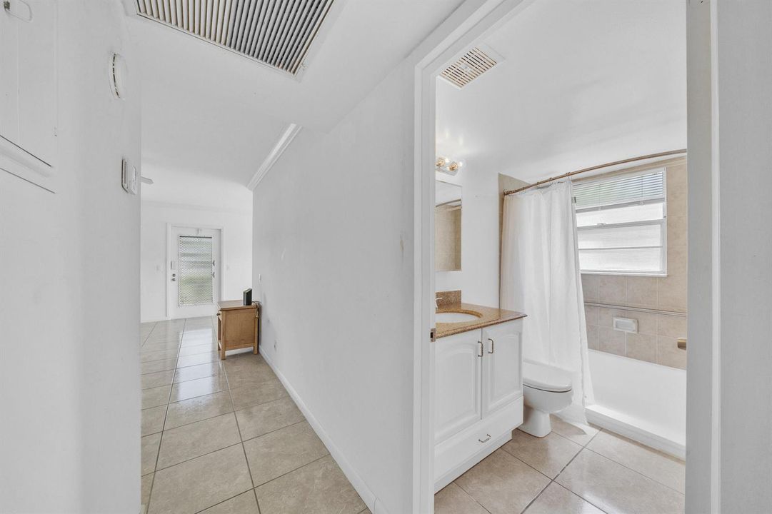 13 Guest Bathroom (1)