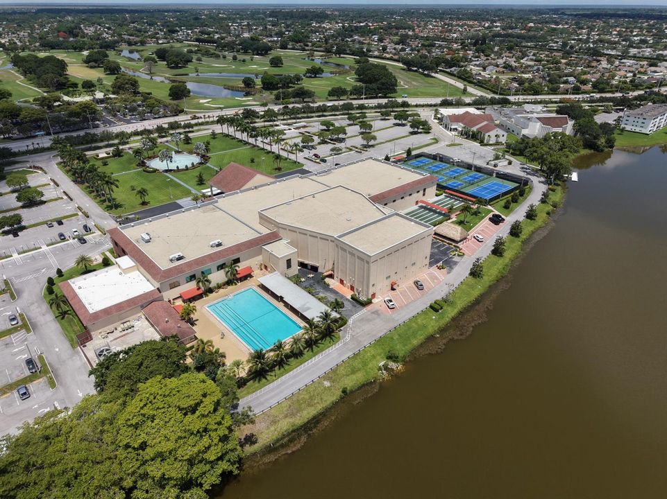 18 Clubhouse (02)