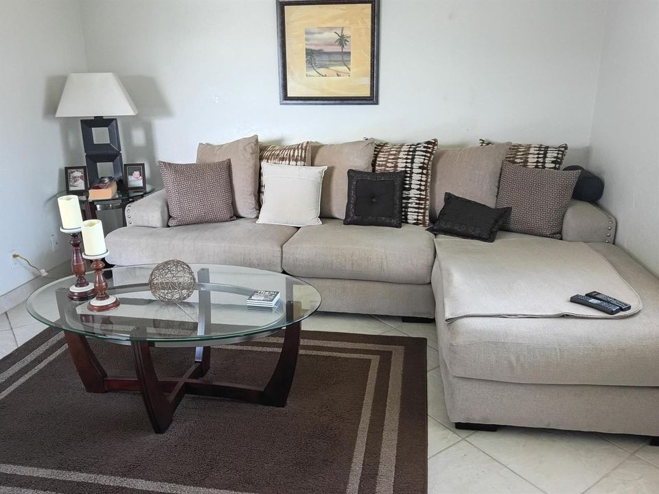 697 living rm 2