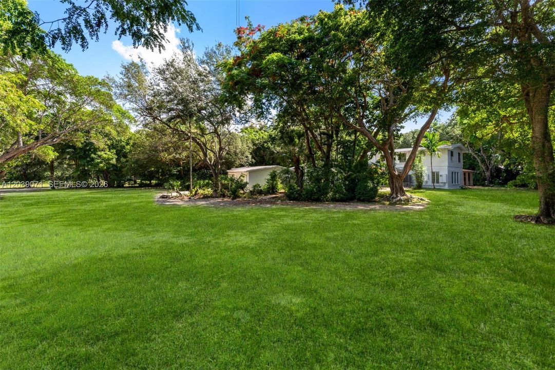 For Sale: $3,395,000 (4 beds, 3 baths, 3163 Square Feet)