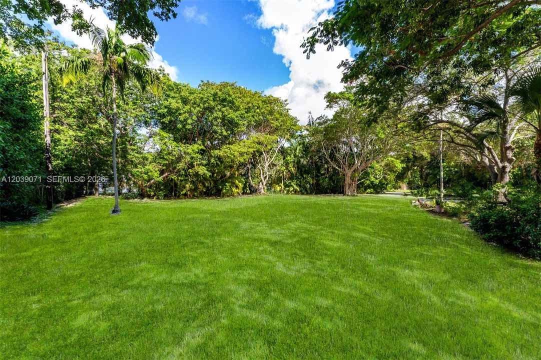 For Sale: $3,395,000 (4 beds, 3 baths, 3163 Square Feet)