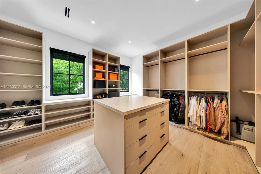 For Sale: $5,750,000 (5 beds, 5 baths, 4178 Square Feet)