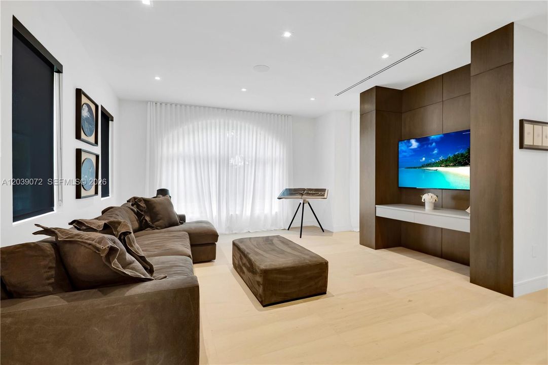 For Sale: $5,750,000 (5 beds, 5 baths, 4178 Square Feet)