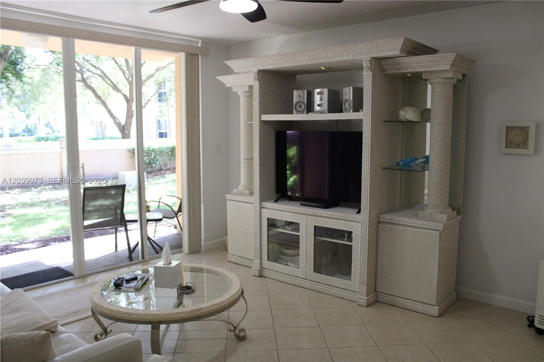 For Rent: $2,650 (2 beds, 2 baths, 1162 Square Feet)