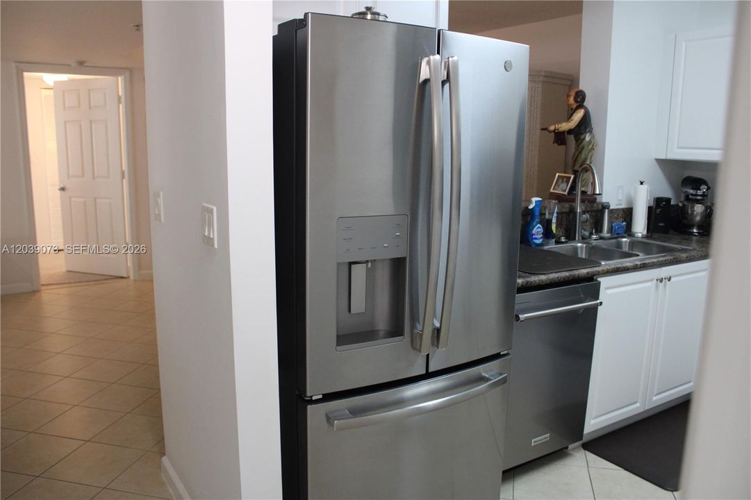 For Rent: $2,650 (2 beds, 2 baths, 1162 Square Feet)