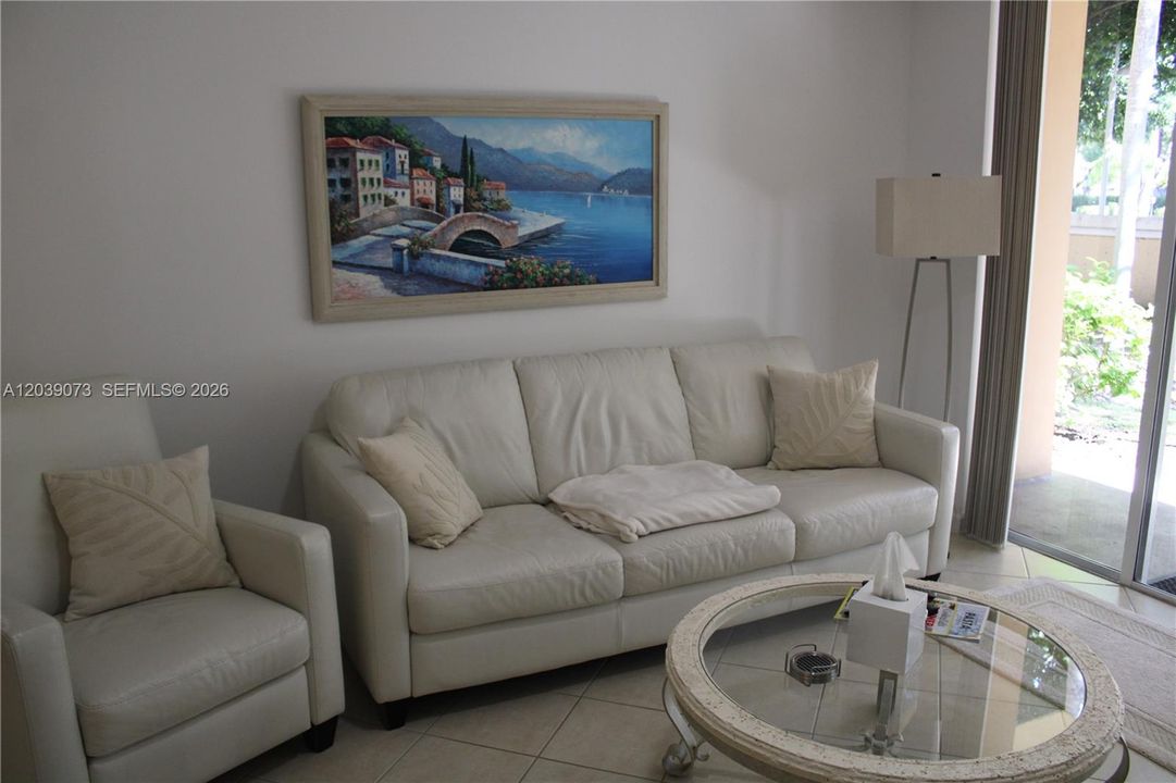 For Rent: $2,650 (2 beds, 2 baths, 1162 Square Feet)