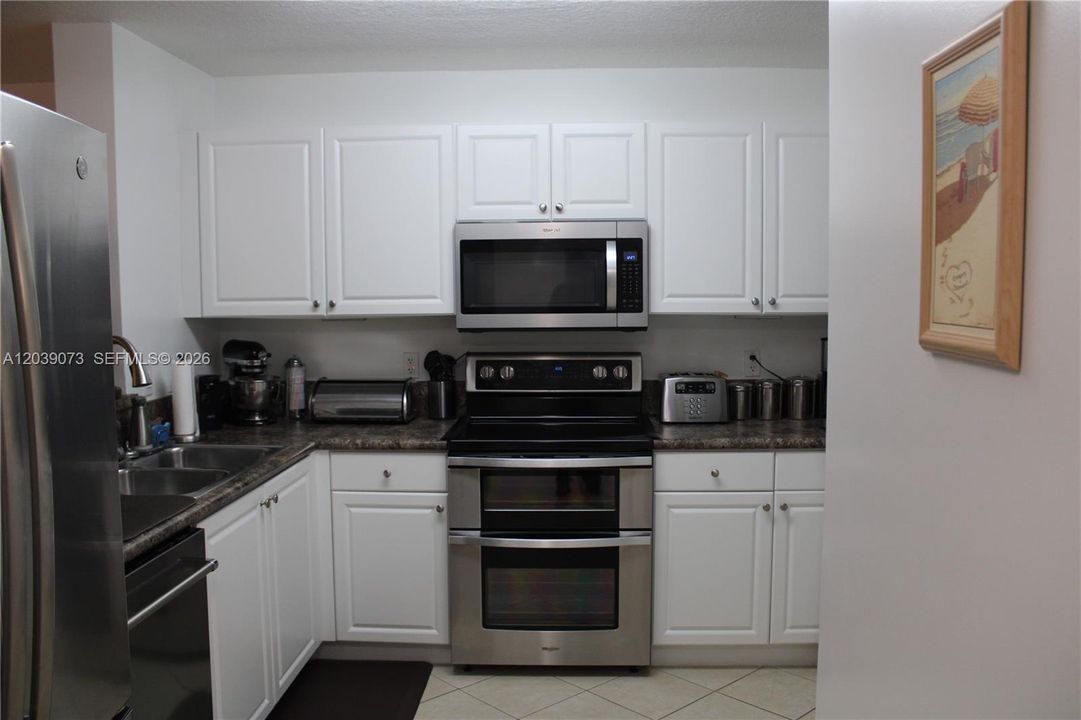 For Rent: $2,650 (2 beds, 2 baths, 1162 Square Feet)